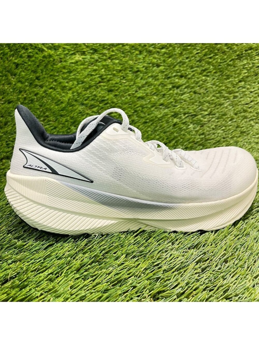 Altra Experience Flow Womens Size 7 White Black Athletic Running Shoes Sneakers